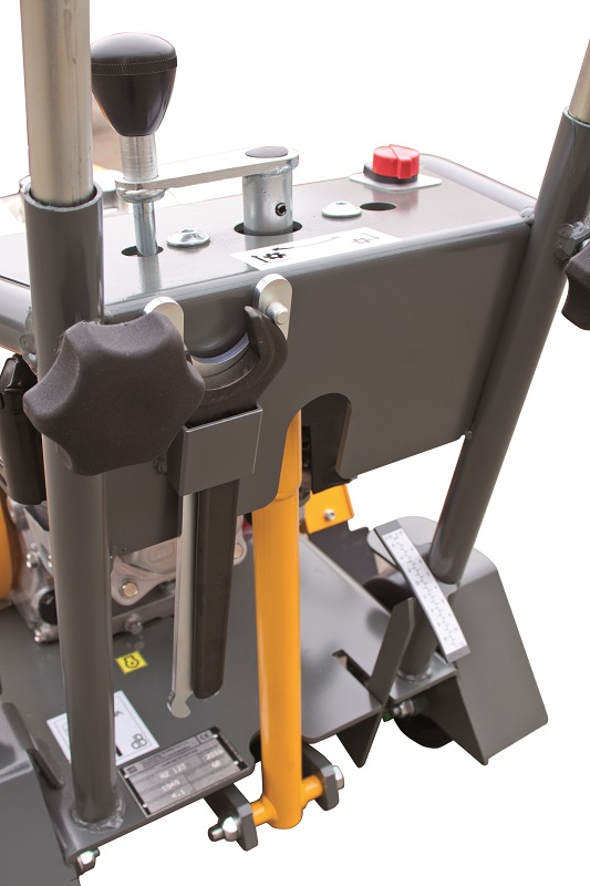 Řezač spár, benzínový motor BRIGGS&STRATTON, hloubka řezu 120 mm, 68 kg RZ 123-V NTC