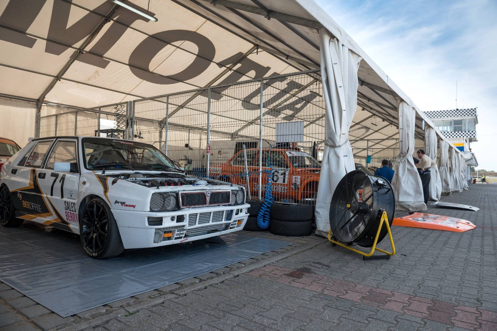 Profesionální ventilátor s max. průtokem vzduchu 13.200 m3/hod, krytím IP20, průměrem 90cm a 2 rychlosti, DF36P MASTER