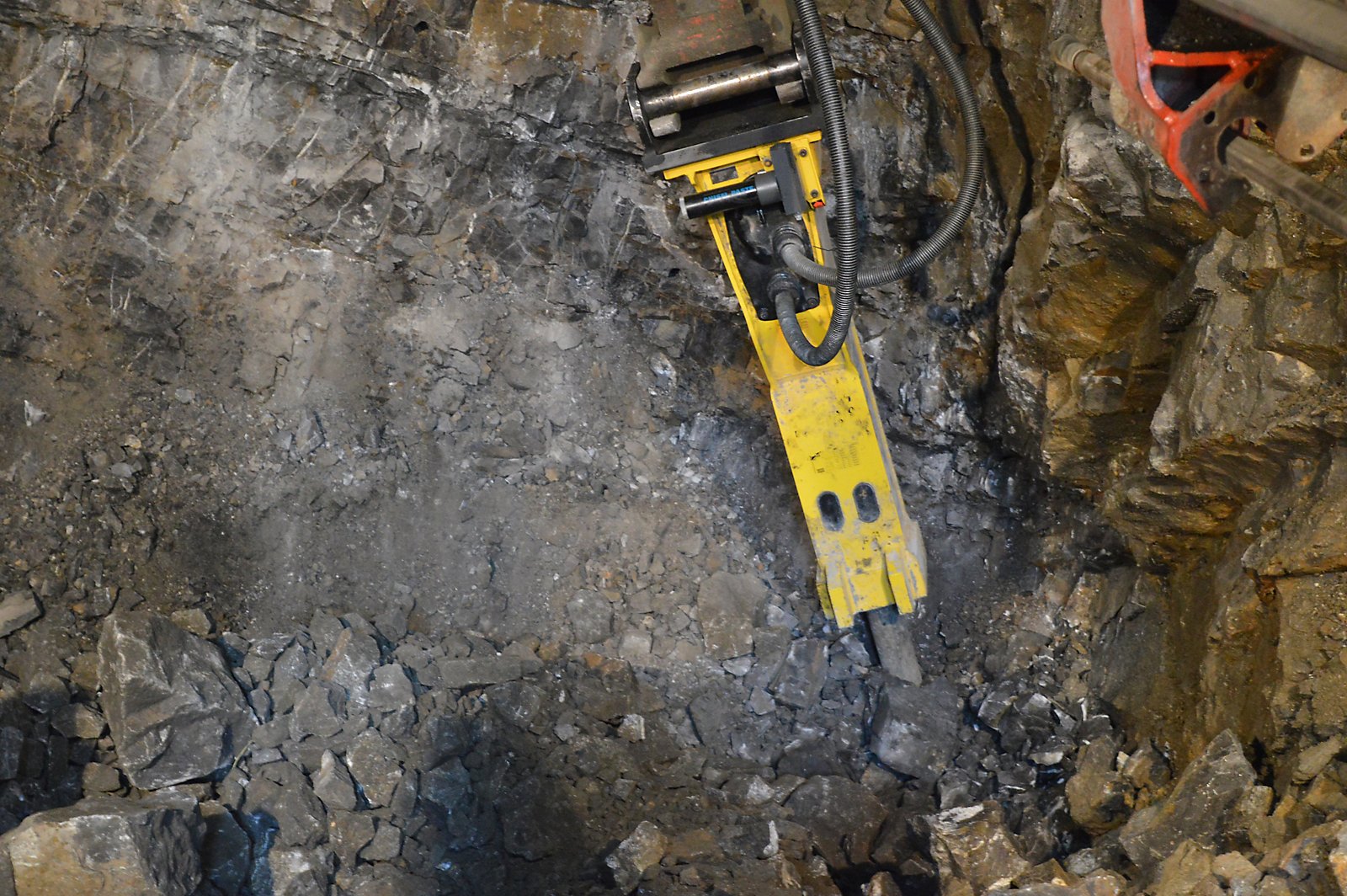 Hydraulické demoliční , bourací kladivo Epiroc / Atlas Copco MB 750