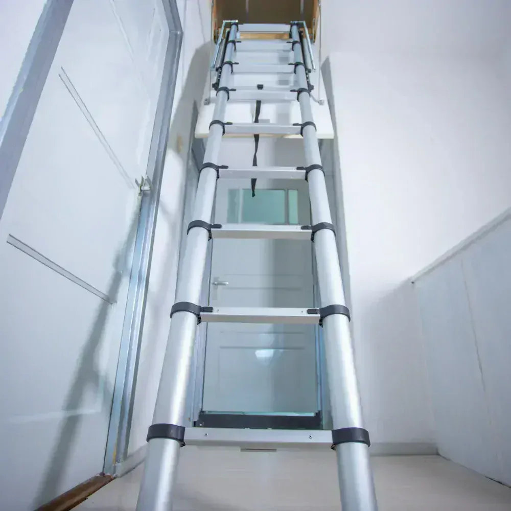 Hliníkový půdní žebřík teleskopický, kvalitní zpracování, délka 2,30 - 2,65 m, 9 příček, nosnost 150 kg, BATAVIA