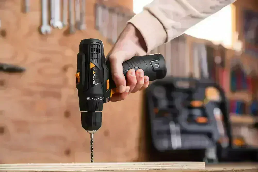 Praktický set nářadí s 12V vrtačkou pro základní opravy v domu, bytu i dílně. FIXXSERIES BATAVIA 7064690