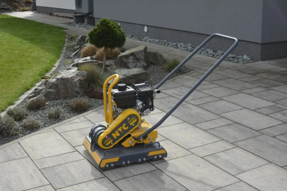 Válečková vibrační deska na velkoformátovou dlažbu a dlažbu, pracovní šířka 50 cm, benzínový motor HONDA GX160, 125 kg, 10 kN, VDV 10 NTC