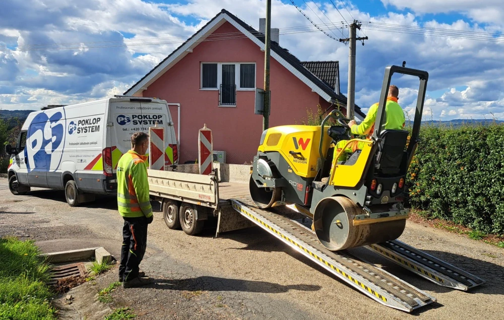 Hliníkové nájezdy s gumovým povrchem, hliníkové nájezdy pro silniční válce, pásové bagry s ocelovými pásy, 1 pár, délka 3 m, výška profilu 140 mm, nosnost 9.100 kg, LOTUS