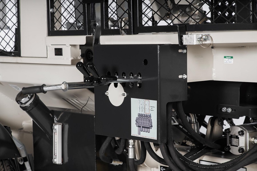 Štípací poloautomat s pohonem na traktorovou hřídel SSA500ZH-PRO Lumag