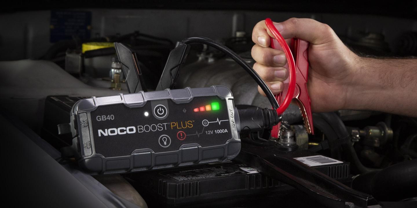 Startovací zdroj, booster 12V, 1000A, až 20 skokových startů, Lithium-Iontová baterie 24 Wh, pro benzínové motory do objemu 6 l a dieslové motory do 3 l BOOST GB40 NOCO