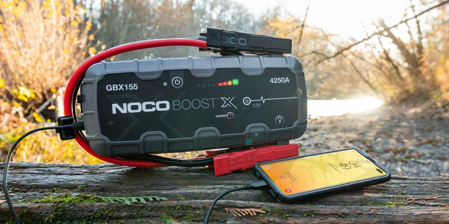 Startovací zdroj, booster 12V, 4200A, Lithium-Iontová baterie 99 Wh, pro benzínové motory do objemu 10 l a dieslové motory do 8 l Boost GBX155 NOCO