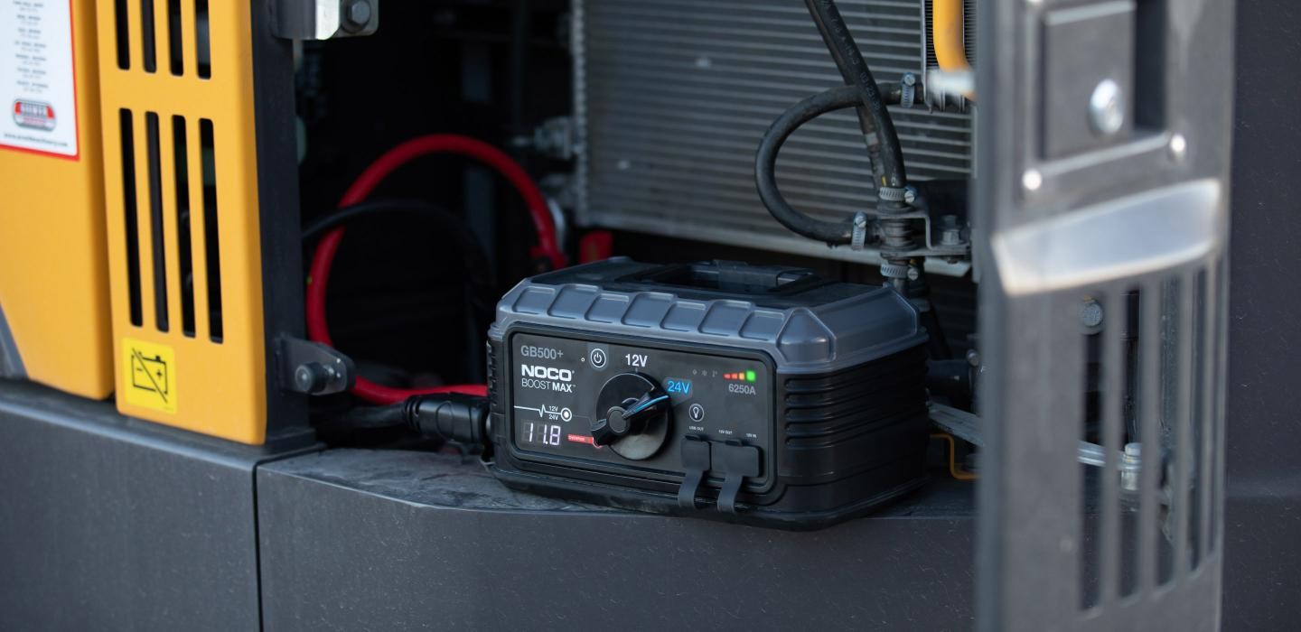 Startovací zdroj, booster 24V, 6250A, Lithium-Iontová baterie 266 Wh, pro benzínové motory do objemu 45 l a dieslové motory do 45 l Boost MAX GB500 NOCO 