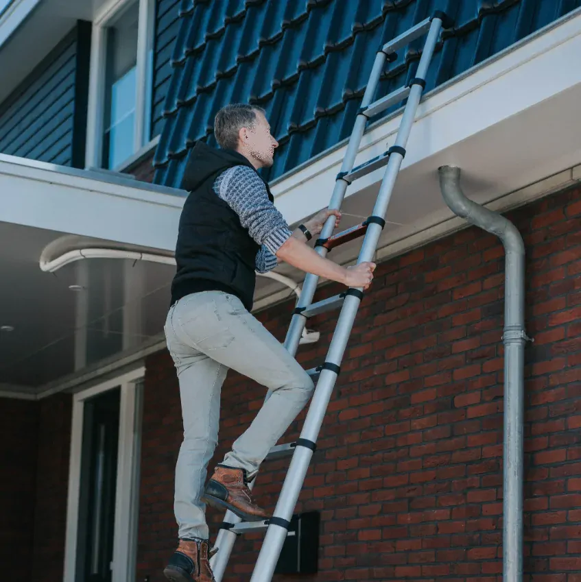 Hliníkový žebřík teleskopický, kvalitní zpracování, délka žebříku 2,63 m, max. pracovní výška 3,63 m, 8 příček, nosnost 150kg, BATAVIA