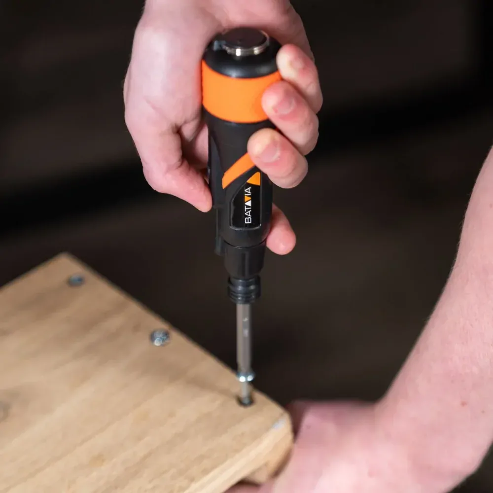 Aku bezdrátový šroubovák s vestavěnou baterií, 3.6V, 2,1 Nm, LED světlo, dobíjení pomocí USB, MAXXGRIP BATAVIA
