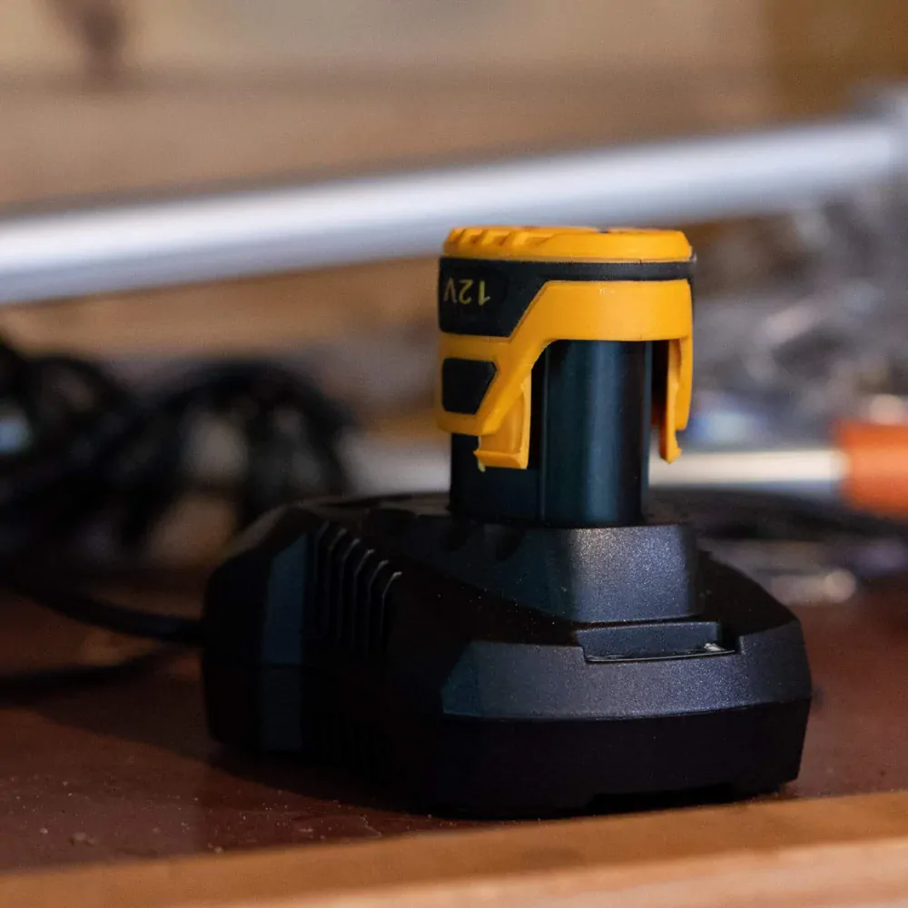 Náhradní rychlonabíječka pro 12V Li-Ion baterie pro Aku nářadí FIXXPACK BATAVIA