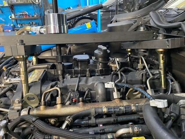 Sada pro demontáž hydraulických vstřikovačů, pro použití na CRDi motorech (common rail), Welzh
