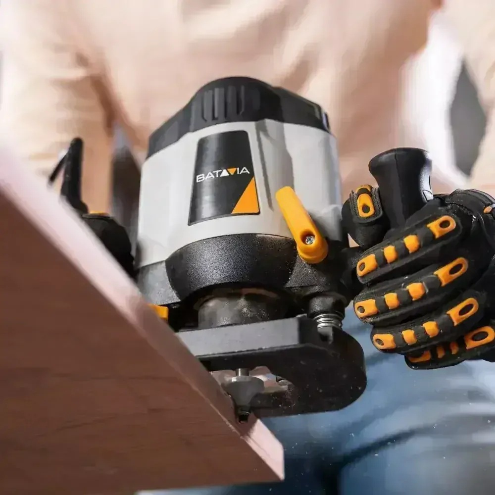 Frézka na dřevo 1.200 W, určena pro frézování drážek, hran, profilů i rybinových spojů, max. 56mm, 11 - 30.000 ot./min., ø 6 - 8 mm, 230V, MAXXSERIES BATAVIA