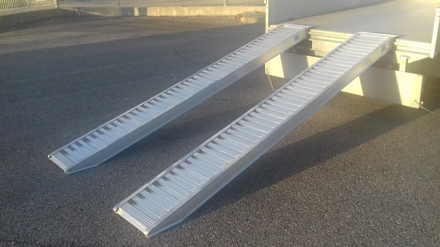 Hliníkové nájezdy, 1 pár, délka 3 m, výška profilu 87 mm, nosnost 2.600 kg