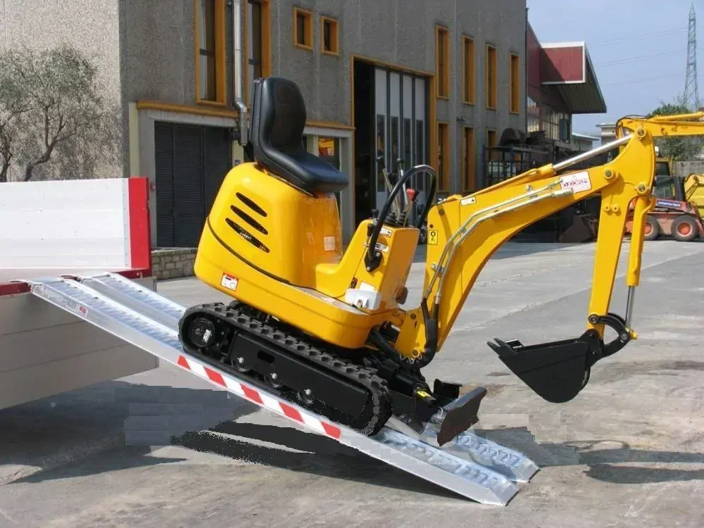 Hliníkové nájezdy, 1 pár, délka 2,5 m, výška profilu 115 mm, nosnost 4.000 kg