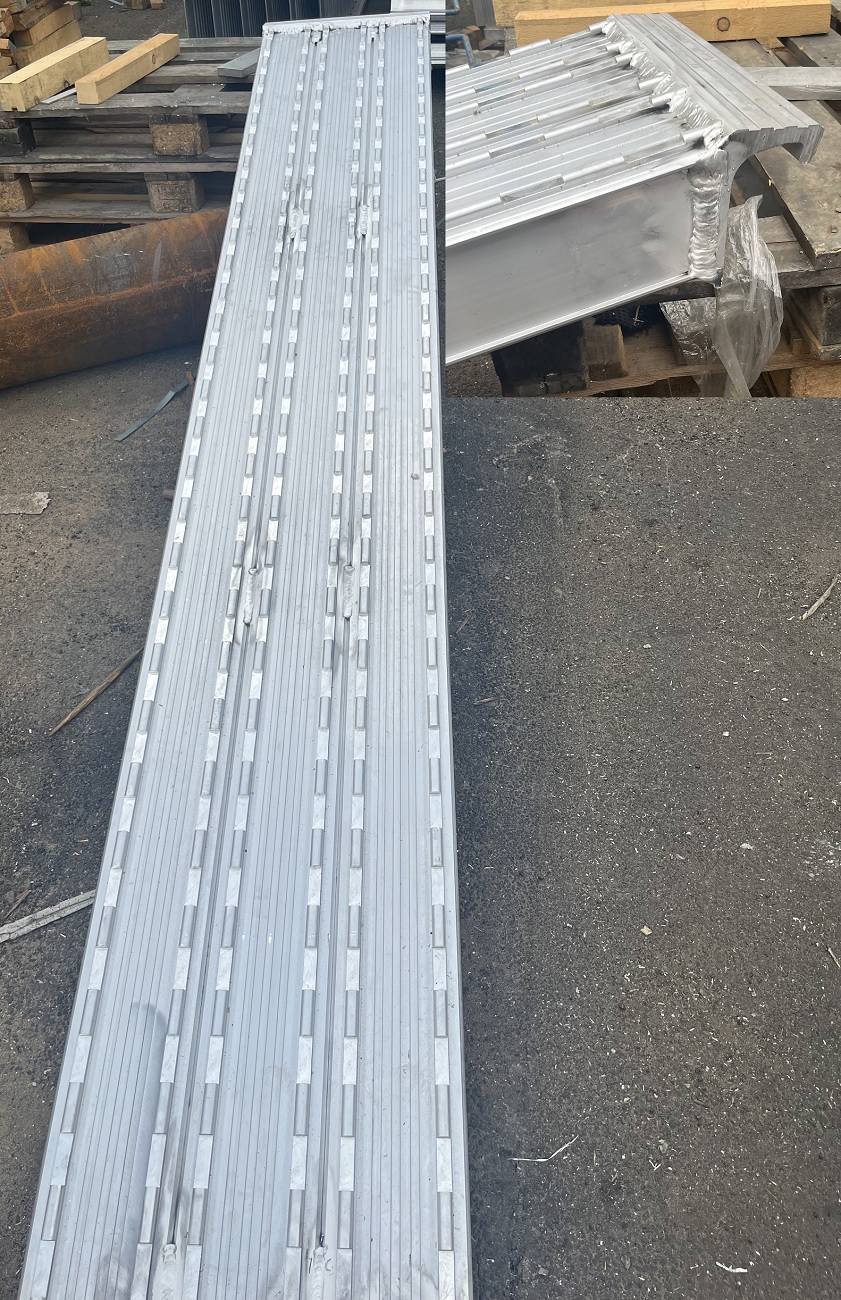Hliníkové nájezdy, 1 pár, délka 3 m, výška profilu 120 mm, nosnost 20.000 kg, CH MODEL