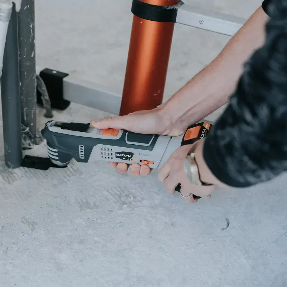 Aku bezdrátové oscilační, multifunkční zařízení Multitool, univerzální nástroj do dílny, 18V Li-Ion, bez baterie a nabíječky, bateriová platforma BATAVIA MAXXPACK