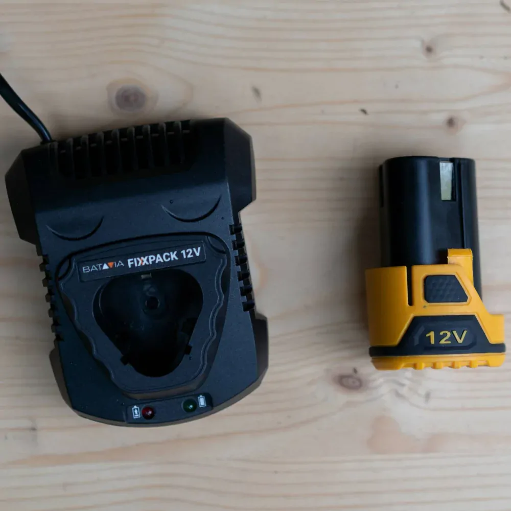 Náhradní rychlonabíječka pro 12V Li-Ion baterie pro Aku nářadí FIXXPACK BATAVIA