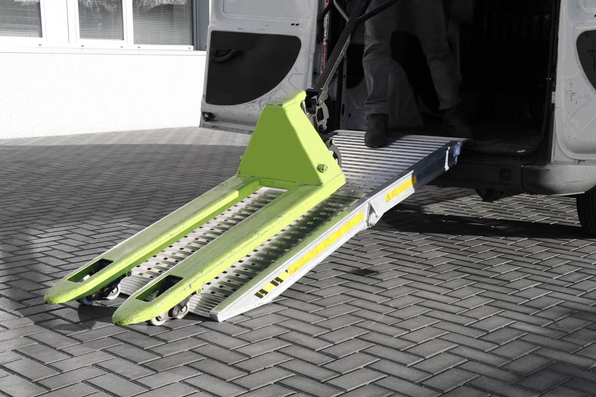 Hliníková nakládací rampa, skládací hliníkový nájezd, 1 kus, délka 2 m, šířka rampy 600 mm, výška profilu nájezdu 108 mm, nosnost 700 kg pro paletový vozík, LOTUS