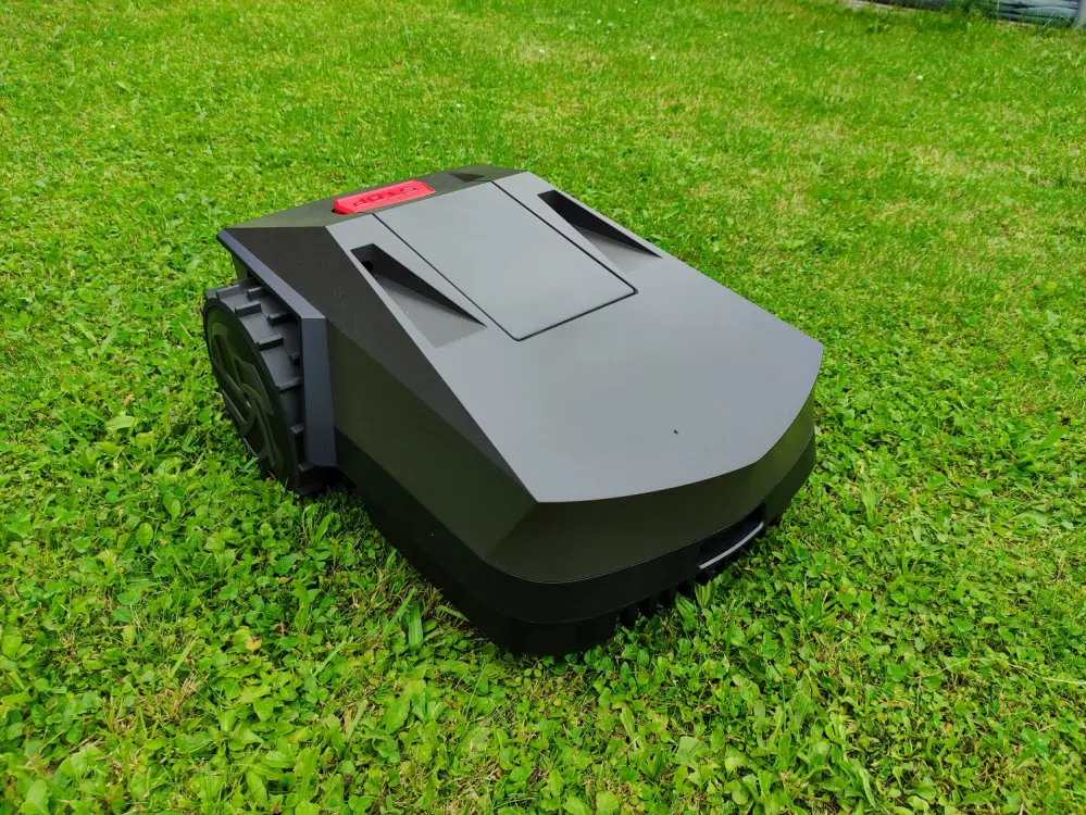 Robotická sekačka na trávu, pro plochu až 1.100 m2, 3,6 hodiny na jedno nabití, šířka záběru 180 mm, výška řezu 30 - 60 mm, Li-Ion 20Ah, včetně příslušenství. MR. GRASS AI36