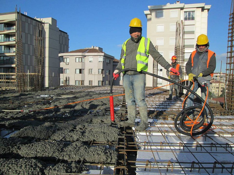 Vysokofrekvenční ponorný vibrátor, ohebná hřídel 5 m, vibrační hlavice 38 mm AV 385 HERVISA PERLES