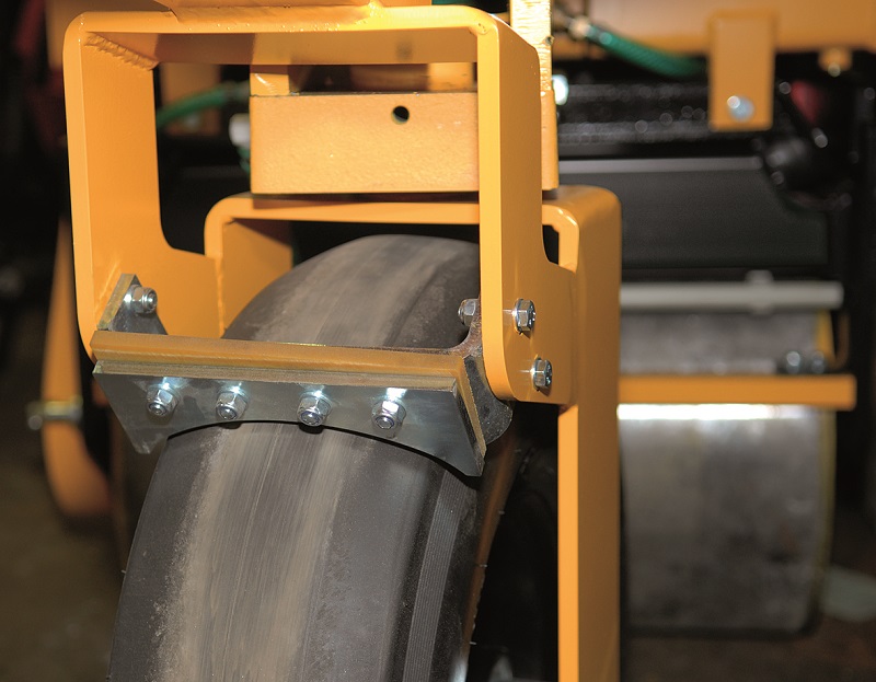 Vedený vibrační válec, naftový motor HATZ, 22 kN, 1.025 kg VVV 701/22 HE NTC - elektrický start