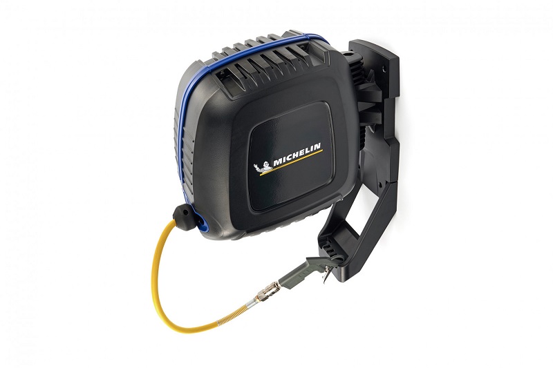 Bezolejový kompresor 8 bar, 1100 W s automatickým navijákem 10 m dlouhou vzduchovou hadicí MICHELIN