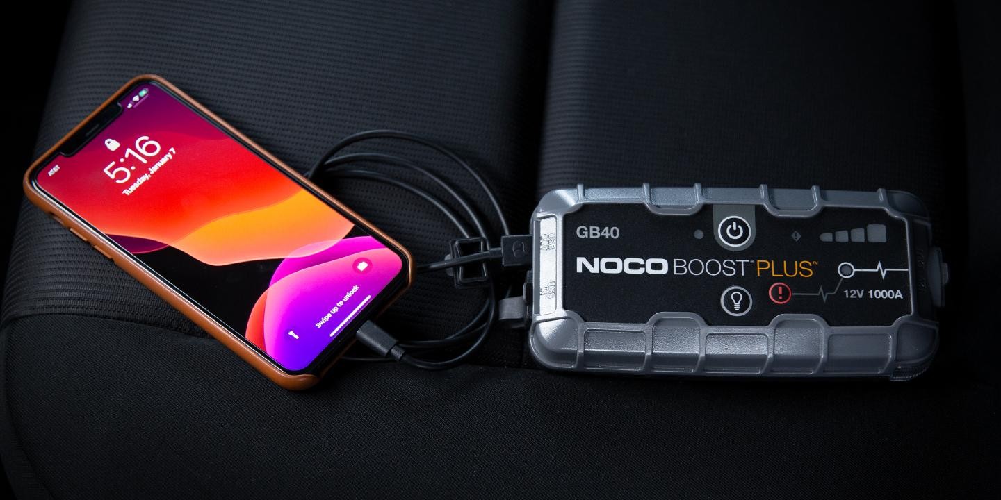 Startovací zdroj, booster 12V, 1000A, až 20 skokových startů, Lithium-Iontová baterie 24 Wh, pro benzínové motory do objemu 6 l a dieslové motory do 3 l BOOST GB40 NOCO