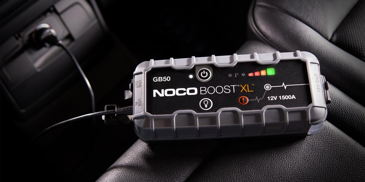 Startovací zdroj, booster 12V, 1500A, až 30 skokových startů, Lithium-Iontová baterie 35 Wh, pro benzínové motory do objemu 7 l a dieslové motory objemu 4,5 l BOOST GB50 NOCO
