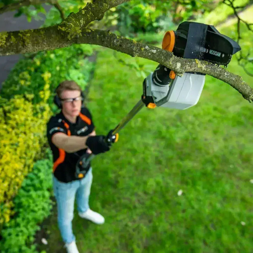 Prodlužovací tyč, teleskopická, délka 115 - 175 cm pro AKU elektrickou řetězovou pilu NEXXSAW V3.1 a V3.2 a AKU nůžky na větve BATAVIA
