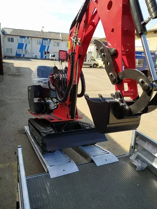 Hliníkové nájezdy, 1 pár, délka 2,5 m, výška profilu 100 mm, nosnost 2.950 kg