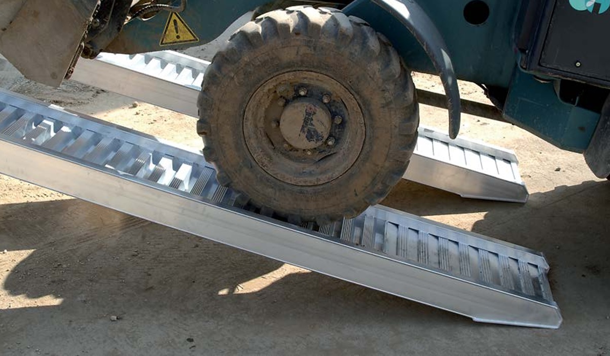 Hliníkové nájezdy, 1 pár, délka 3,5 m, výška profilu 190 mm, nosnost 12.300 kg
