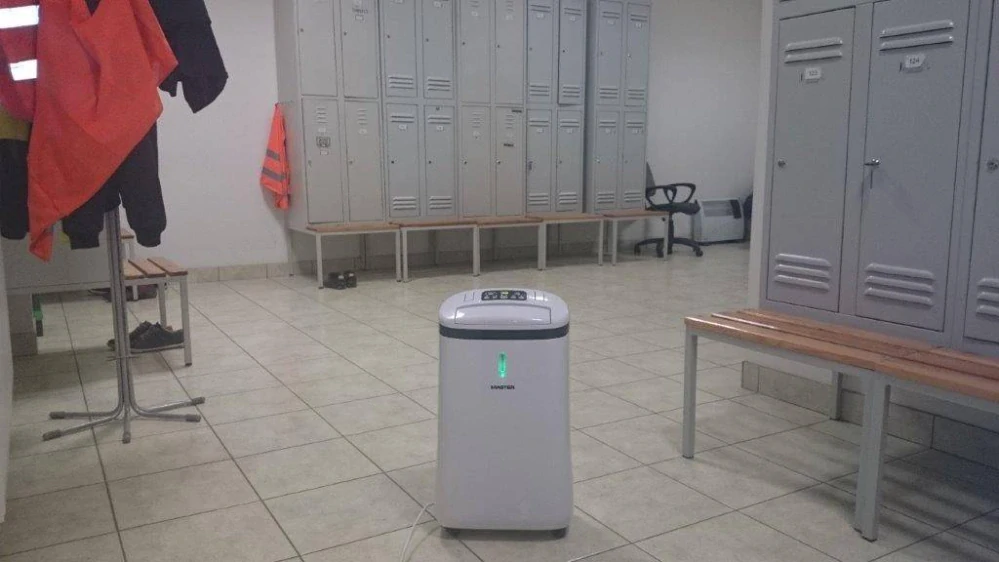 Odvlhčovač, vysoušeč vzduchu, sběrač vlhkosti 20 l za 24 hodin, 390 W, DH 720 P MASTER