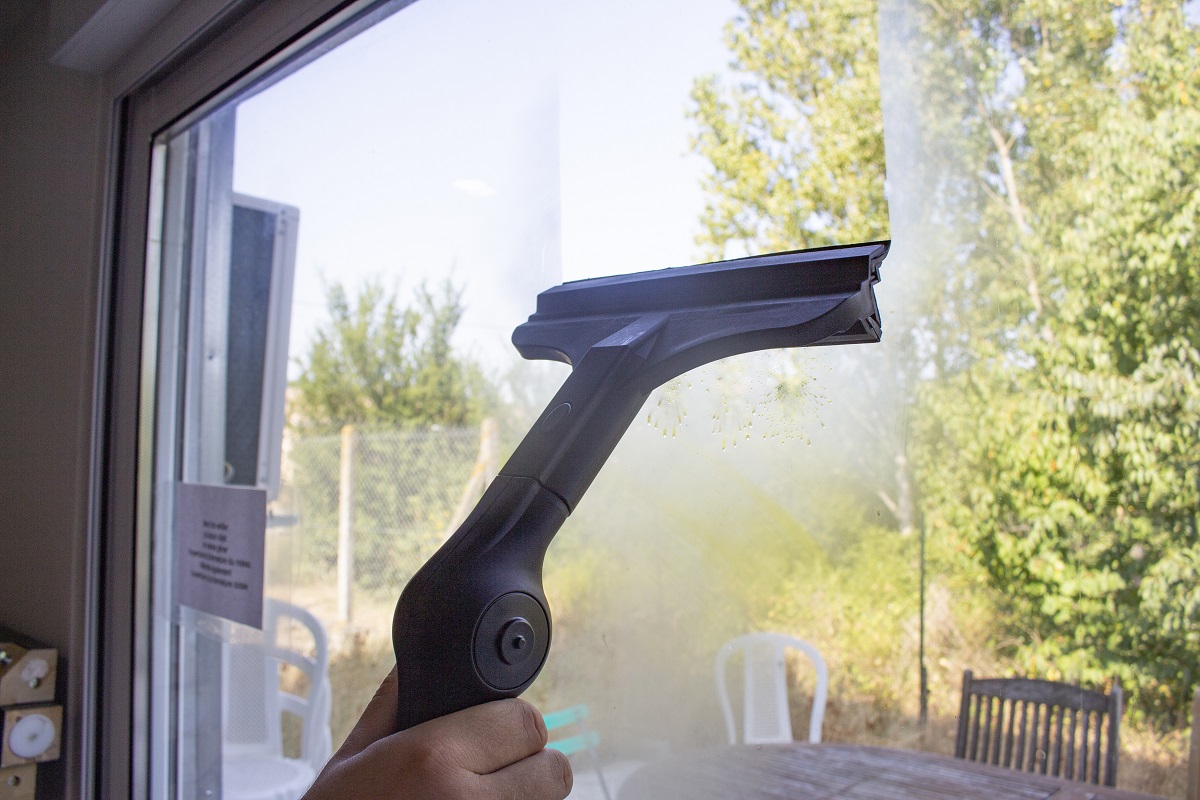 Parní čistič 1200 W, 3,2 bar, průtok páry 38-40 g/min FHNVM1200 FEIDER - VÝPRODEJ