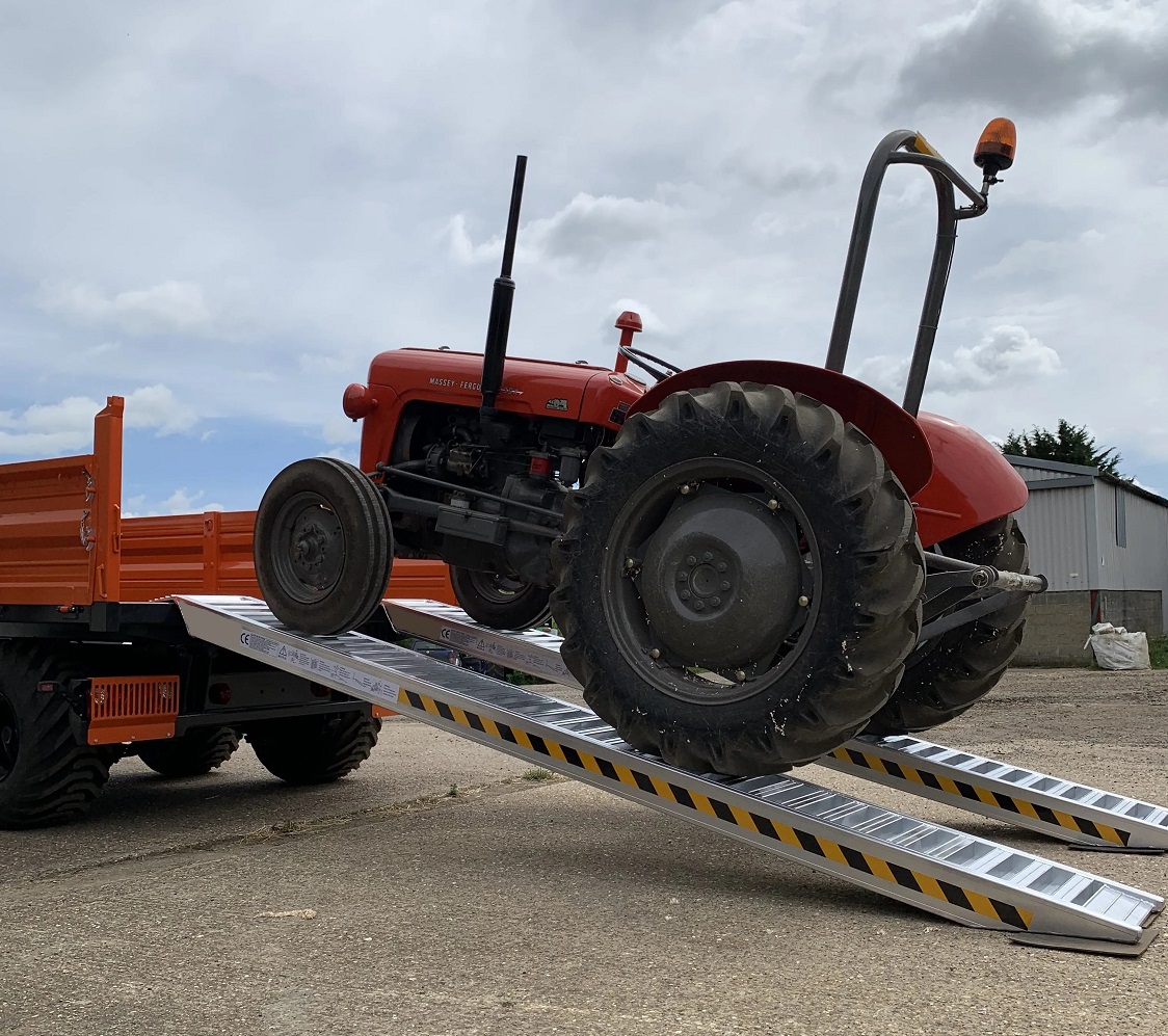 Hliníkové nájezdy, 1 pár, délka 4 m, výška profilu 170 mm, nosnost 7.650 kg