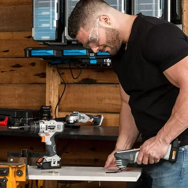 Aku bezdrátové oscilační, multifunkční zařízení Multitool, univerzální nástroj do dílny, 18V Li-Ion, bez baterie a nabíječky, bateriová platforma BATAVIA MAXXPACK