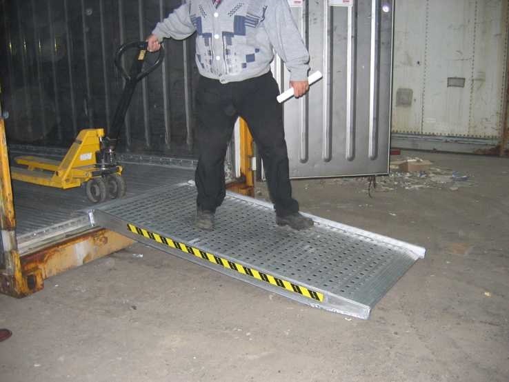 Hliníková nakládací rampa, hliníkový nájezd, 1 kus, délka 4 m, šířka rampy 1000 mm, výška profilu nájezdu 108 mm, nosnost 1000 kg pro paletový vozík, LOTUS