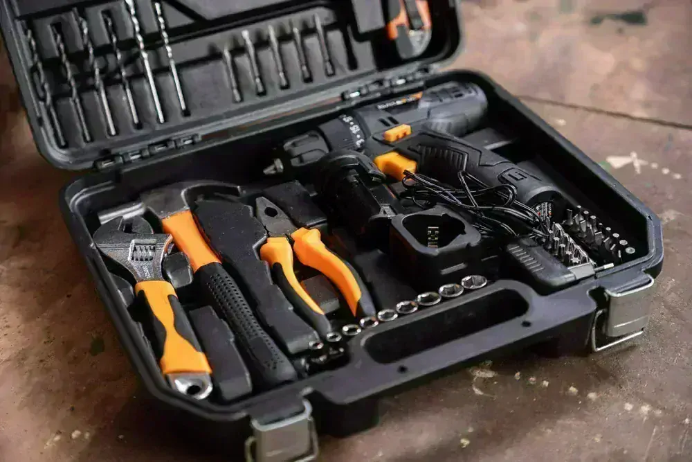 Praktický set nářadí s 12V vrtačkou pro základní opravy v domu, bytu i dílně. FIXXSERIES BATAVIA 7064690