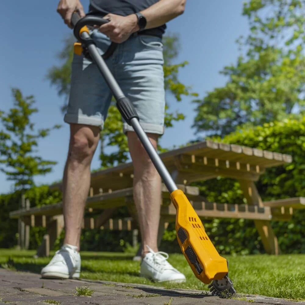 Aku bezdrátový kartáč na čištění spár, odstraňovač plevele, mechu a nečistot, 12 V, bez baterie a nabíječky FIXXBRUSH BATAVIA