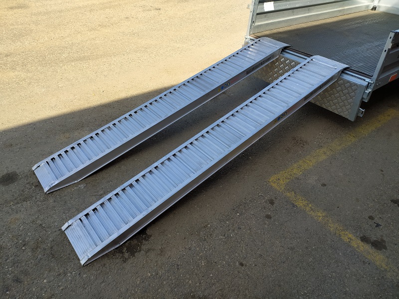 Hliníkové nájezdy, 1 pár, délka 3,5 m, výška profilu 115 mm, nosnost 3.300 kg
