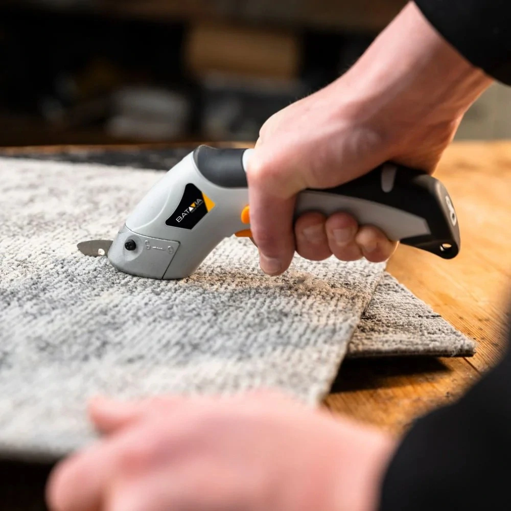 Aku elektrické univerzální nůžky, akumulátorový řezák na střihání látky, kůže, koberce, lina, kartonu a dalších materiálů, 3.6V Li-Ion 1.500 mAh, MAXXCUT BATAVIA