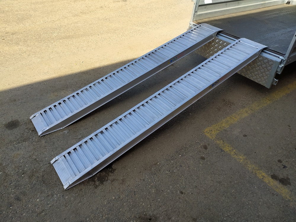 Hliníkové nájezdy, 1 pár, široký profil, délka 3,5 m, výška profilu 136 mm, nosnost 5.220 kg
