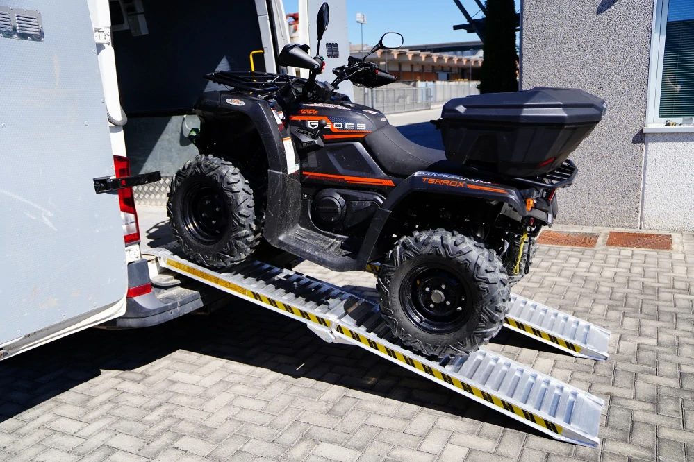 Hliníkové skládací nájezdy, 1 pár, délka 3 m, šířka 20 cm, nosnost 550 kg, LOTUS