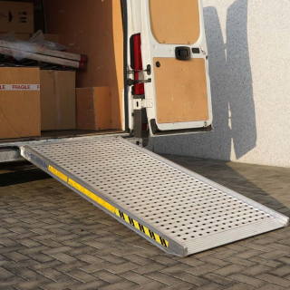 Hliníková nakládací rampa, hliníkový nájezd, 1 kus, délka 3,5 m, šířka rampy 1000 mm, výška profilu nájezdu 108 mm, nosnost 1000 kg pro paletový vozík, LOTUS