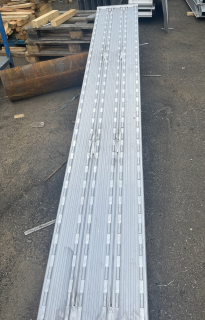 Hliníkové nájezdy, 1 pár, délka 3,5 m, výška profilu 120 mm, nosnost 16.000 kg, CH MODEL