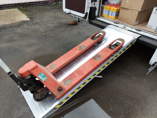 Hliníková nakládací rampa, hliníkový nájezd, 1 kus, délka 2 m, šířka rampy 600 mm, výška profilu nájezdu 95 mm, nosnost 1.050 kg pro paletový vozík, LOTUS