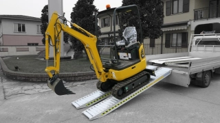 Hliníkové nájezdy, 1 pár, délka 3 m, výška profilu 68 mm, nosnost 1.600 kg, LOTUS