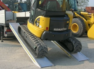 Hliníkové nájezdy, 1 pár, délka 2 m, výška profilu 108 mm, nosnost 5.500 kg, LOTUS