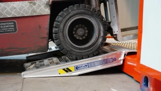 Speciální krátké hliníkové nájezdy na kontejner, kontejnerové nájezdy LOTUS