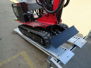 Hliníkové nájezdy, 1 pár, délka 2,4 m, výška profilu 65 mm, nosnost 2.600 kg